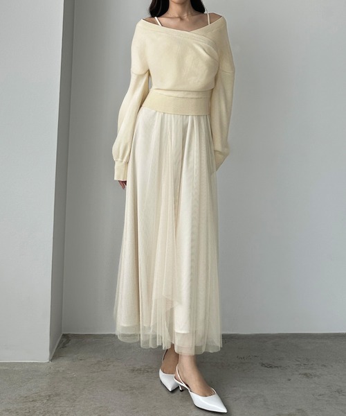 Louere(ルエレ)の「カシュクールニット+ラッフルチュールキャミワンピースSET(ワンピース・レディース・アイボリー/ブラック/チャコール・LARGE/MEDIUM/SMALL)」の13枚目の写真