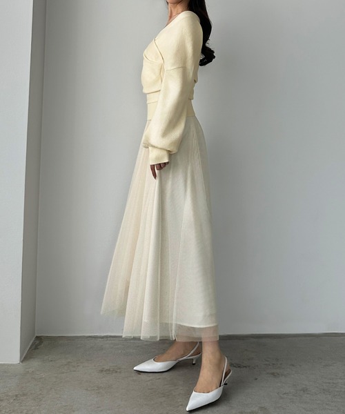 Louere(ルエレ)の「カシュクールニット+ラッフルチュールキャミワンピースSET(ワンピース・レディース・アイボリー/ブラック/チャコール・LARGE/MEDIUM/SMALL)」の14枚目の写真