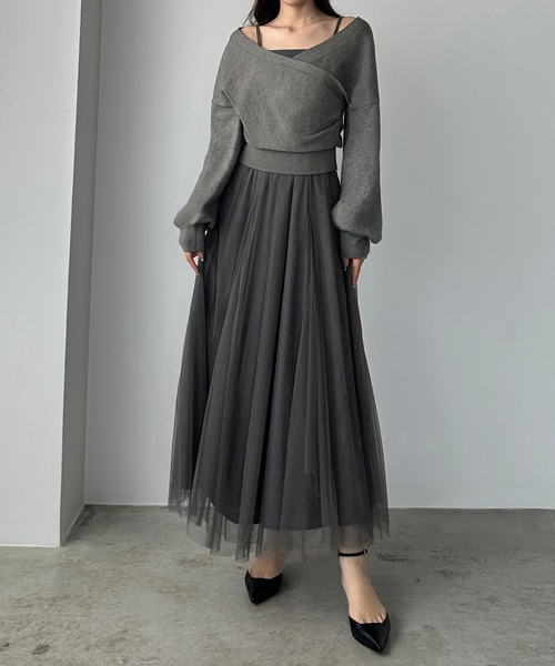 Louere(ルエレ)の「カシュクールニット+ラッフルチュールキャミワンピースSET(ワンピース・レディース・アイボリー/ブラック/チャコール・LARGE/MEDIUM/SMALL)」の17枚目の写真