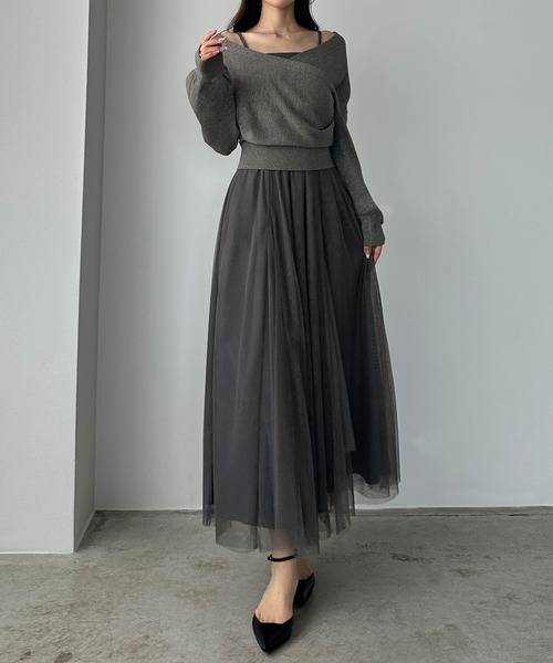Louere(ルエレ)の「カシュクールニット+ラッフルチュールキャミワンピースSET(ワンピース・レディース・アイボリー/ブラック/チャコール・LARGE/MEDIUM/SMALL)」の18枚目の写真