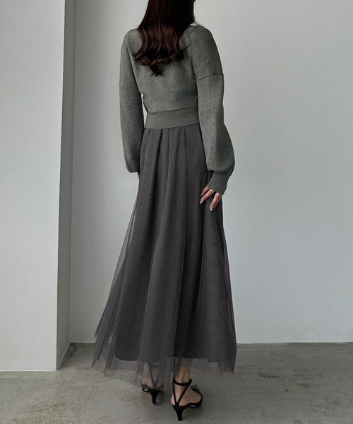 Louere(ルエレ)の「カシュクールニット+ラッフルチュールキャミワンピースSET(ワンピース・レディース・アイボリー/ブラック/チャコール・LARGE/MEDIUM/SMALL)」の20枚目の写真