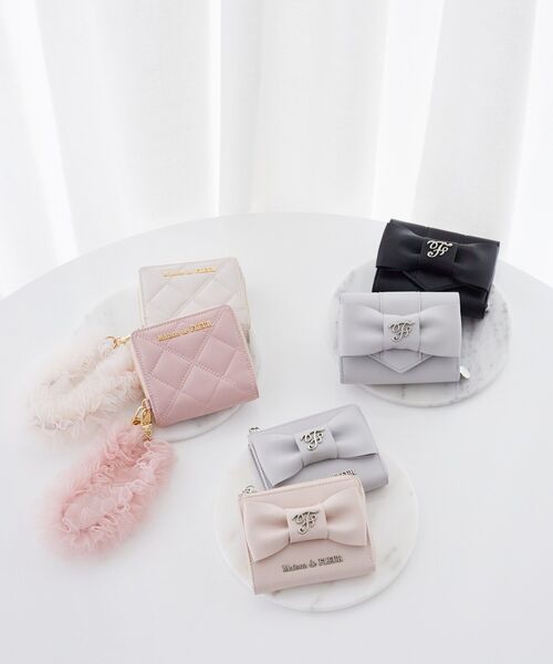 Maison de FLEUR(メゾンドフルール)の「ベルトリボンミニウォレット(財布・レディース・ブラック/ピンク/サックスブルー・FREE)」の4枚目の写真