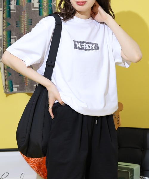 NERDY（ノルディ）の「ブレンク フレーム ロゴ 半袖 Tシャツ（Tシャツ/カットソー・メンズ・ホワイト/レッド/ブラック・L/S/M）」の2枚目の写真