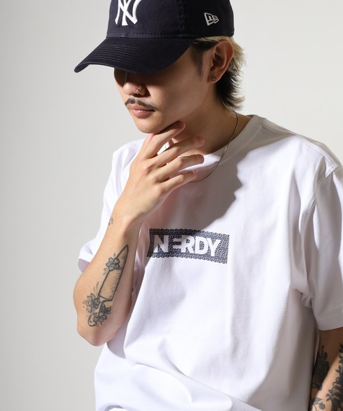 NERDY（ノルディ）の「ブレンク フレーム ロゴ 半袖 Tシャツ（Tシャツ/カットソー・メンズ・ホワイト/レッド/ブラック・L/S/M）」の8枚目の写真