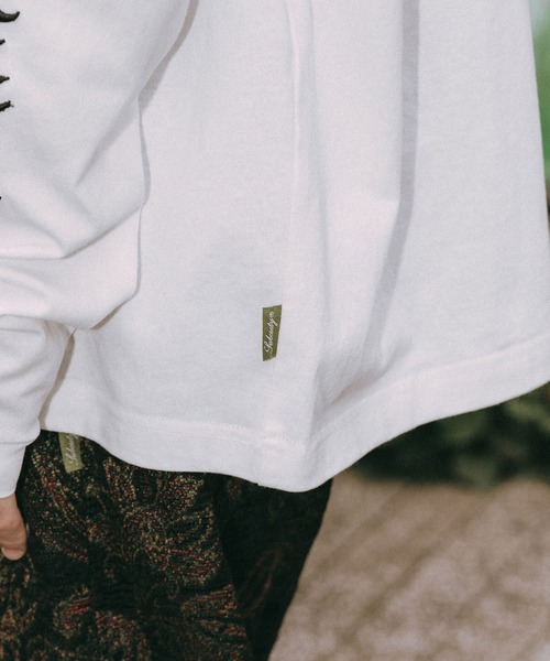 Subciety（サブサエティ）の「Sleeve embroidery tee（Tシャツ/カットソー・メンズ・ホワイト/オレンジ/イエロー/ブラック・X-LARGE/LARGE/MEDIUM/SMALL）」の12枚目の写真