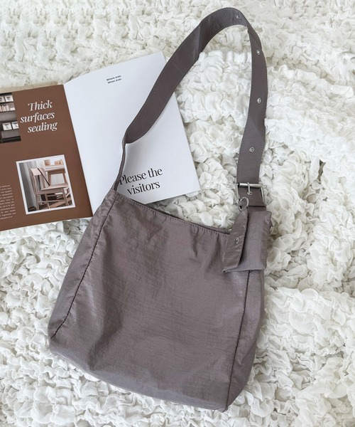 NOLITA LABORATORY（ノリータラボラトリー）の「【 NOLITA / ノリータ 】パスケース付き ナイロン シンプル プレーン ショルダーバッグ（ショルダーバッグ・メンズ・アイボリー/ブラック/グレイッシュベージュ/レッド・FREE）」の3枚目の写真