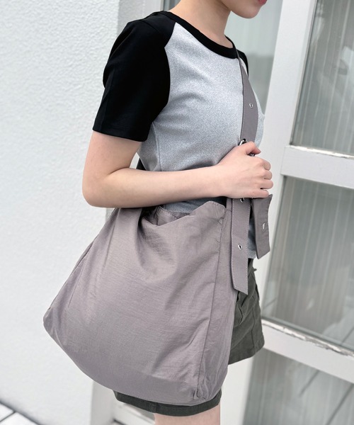 NOLITA LABORATORY（ノリータラボラトリー）の「【 NOLITA / ノリータ 】パスケース付き ナイロン シンプル プレーン ショルダーバッグ（ショルダーバッグ・メンズ・アイボリー/ブラック/グレイッシュベージュ/レッド・FREE）」の8枚目の写真