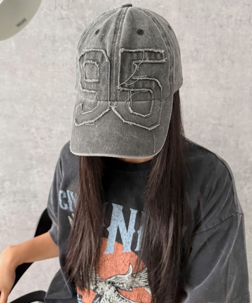 WEGO（ウィゴー）の「WEGO/ナンバリングアップリケキャップ（キャップ・レディース・ブラック/ブルー系1・FREE）」の3枚目の写真