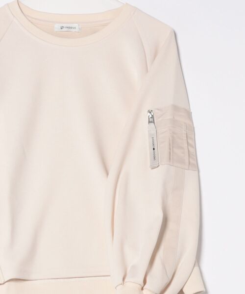 UNDOVE(アンドゥーブ)の「UNDOVE【SMART ECO JERSEY】異素材切替プルオーバー (トレーナー/スエット/リブ使い/ポケット付/防シワ/ストレッチ/イージーケア/UV/ウォッシャブル)(Tシャツ/カットソー・レディース・アイボリー系/ブラック・MEDIUM/LARGE/X-LARGE)」の4枚目の写真