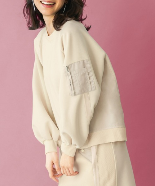 UNDOVE(アンドゥーブ)の「UNDOVE【SMART ECO JERSEY】異素材切替プルオーバー (トレーナー/スエット/リブ使い/ポケット付/防シワ/ストレッチ/イージーケア/UV/ウォッシャブル)(Tシャツ/カットソー・レディース・アイボリー系/ブラック・MEDIUM/LARGE/X-LARGE)」の2枚目の写真