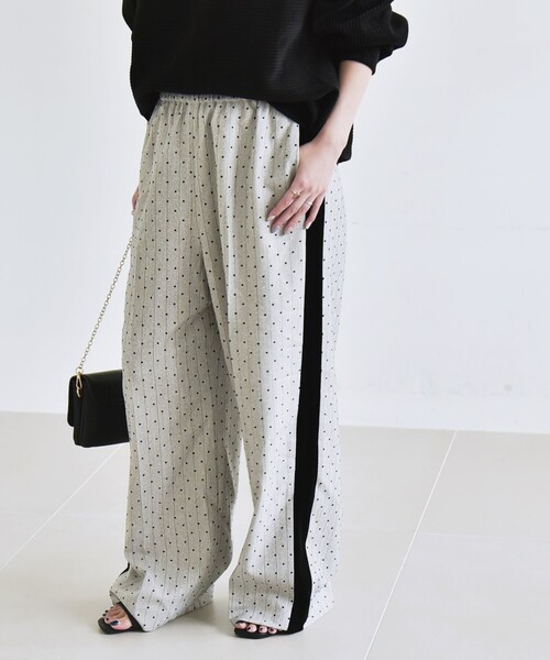 quaranciel(カランシエル)の「quaranciel:〈洗濯機可能〉フロッキー ドット ストライプ ライン イージー パンツ(その他パンツ・レディース・ライトグレー/チャコールグレー・36/38/40)」の2枚目の写真