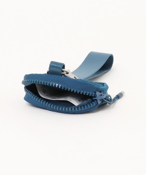 NIKE（ナイキ）の「《NIKEアパレル》ｵｰﾗ ｲﾔﾎﾝｹｰｽ（その他雑貨・メンズ・ブラック/ブルー系その他・フリー）」の3枚目の写真