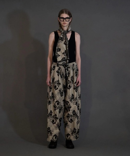 my beautiful landlet(マイビューティフルランドレット)の「【my beautiful landlet】 ORIGINAL FLOWER JACQUARD EASY PANTS(その他パンツ・メンズ・ベージュ/ブラック・1/2/0)」の2枚目の写真
