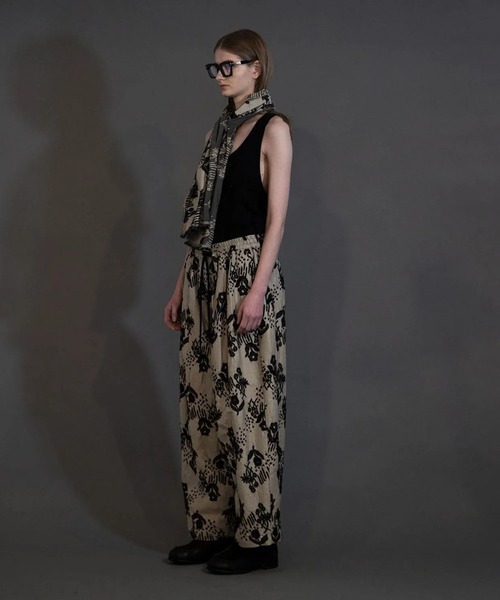 my beautiful landlet(マイビューティフルランドレット)の「【my beautiful landlet】 ORIGINAL FLOWER JACQUARD EASY PANTS(その他パンツ・メンズ・ベージュ/ブラック・1/2/0)」の3枚目の写真