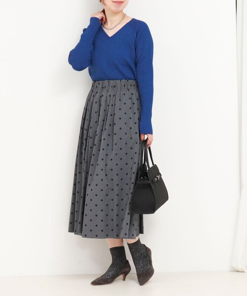 MICO COULIER（ミコクリエ）の「スーパーストレッチ ラメリブVネックプルオーバーニット（ニット/セーター・レディース・ブルー/チャコールグレー/ライトグレー・38）」の4枚目の写真