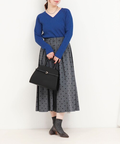 MICO COULIER（ミコクリエ）の「スーパーストレッチ ラメリブVネックプルオーバーニット（ニット/セーター・レディース・ブルー/チャコールグレー/ライトグレー・38）」の6枚目の写真