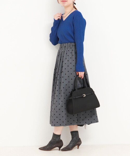 MICO COULIER（ミコクリエ）の「スーパーストレッチ ラメリブVネックプルオーバーニット（ニット/セーター・レディース・ブルー/チャコールグレー/ライトグレー・38）」の7枚目の写真