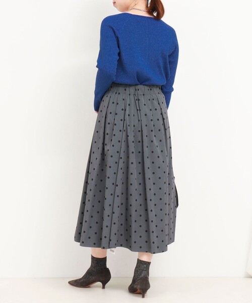 MICO COULIER（ミコクリエ）の「スーパーストレッチ ラメリブVネックプルオーバーニット（ニット/セーター・レディース・ブルー/チャコールグレー/ライトグレー・38）」の9枚目の写真