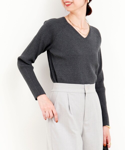 MICO COULIER（ミコクリエ）の「スーパーストレッチ ラメリブVネックプルオーバーニット（ニット/セーター・レディース・ブルー/チャコールグレー/ライトグレー・38）」の11枚目の写真