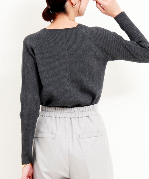 MICO COULIER（ミコクリエ）の「スーパーストレッチ ラメリブVネックプルオーバーニット（ニット/セーター・レディース・ブルー/チャコールグレー/ライトグレー・38）」の13枚目の写真