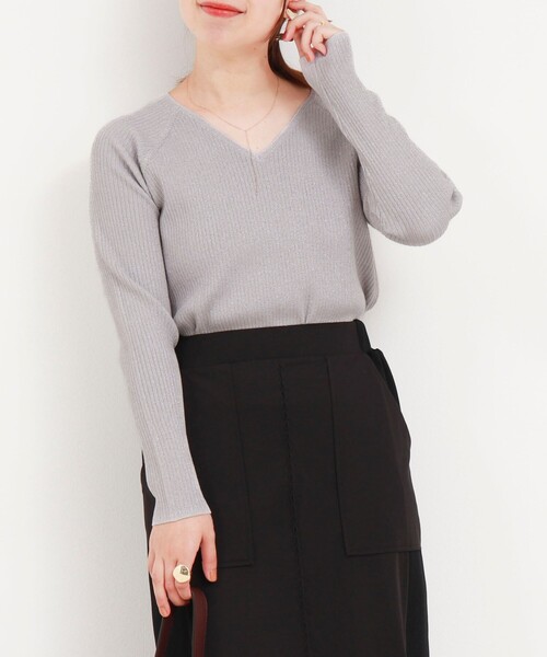 MICO COULIER（ミコクリエ）の「スーパーストレッチ ラメリブVネックプルオーバーニット（ニット/セーター・レディース・ブルー/チャコールグレー/ライトグレー・38）」の17枚目の写真
