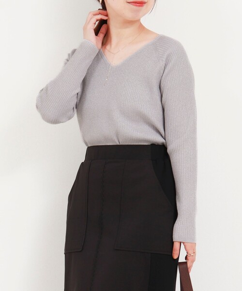 MICO COULIER（ミコクリエ）の「スーパーストレッチ ラメリブVネックプルオーバーニット（ニット/セーター・レディース・ブルー/チャコールグレー/ライトグレー・38）」の18枚目の写真