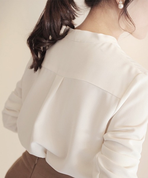 cammie(キャミー)の「フロントタックブラウス(Tシャツ/カットソー・レディース・オフホワイト/ライトブルー・LARGE/MEDIUM)」の7枚目の写真