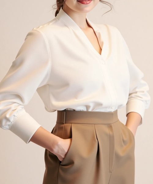 cammie(キャミー)の「フロントタックブラウス(Tシャツ/カットソー・レディース・オフホワイト/ライトブルー・LARGE/MEDIUM)」の3枚目の写真