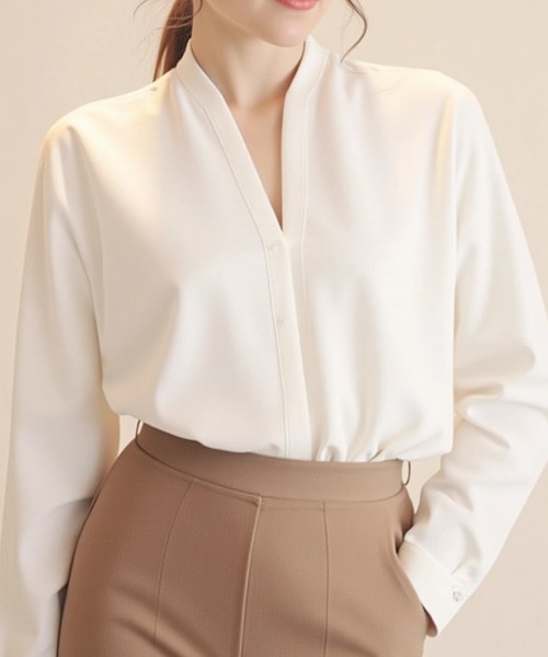 cammie(キャミー)の「フロントタックブラウス(Tシャツ/カットソー・レディース・オフホワイト/ライトブルー・LARGE/MEDIUM)」の6枚目の写真