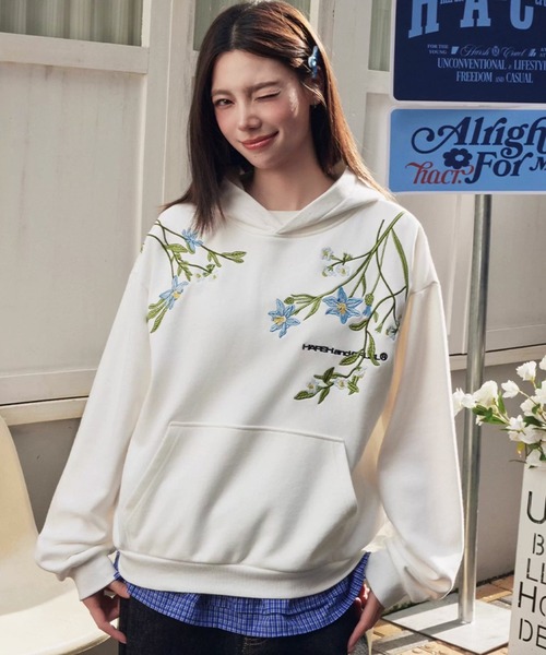HARSH AND CRUEL(ハーシュアンドクルーエル)の「フラワー刺繍フーディ ビッグシルエット ユニセックス HC25W1TP05【Harsh and Cruel】【2025AW】(パーカー・メンズ・ブラック/ホワイト・L/XL/M)」の1枚目の写真