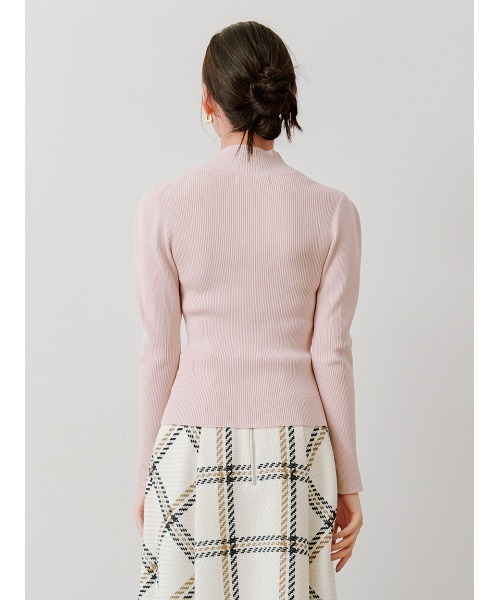 SNIDEL（スナイデル）の「ハイネックリブプルオーバー（ニット/セーター・レディース・ピンク/ホワイト/イエロー/ブラック・F）」の6枚目の写真