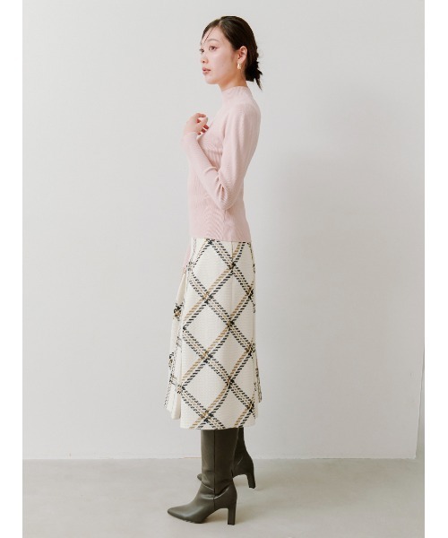 SNIDEL（スナイデル）の「ハイネックリブプルオーバー（ニット/セーター・レディース・ピンク/ホワイト/イエロー/ブラック・F）」の12枚目の写真