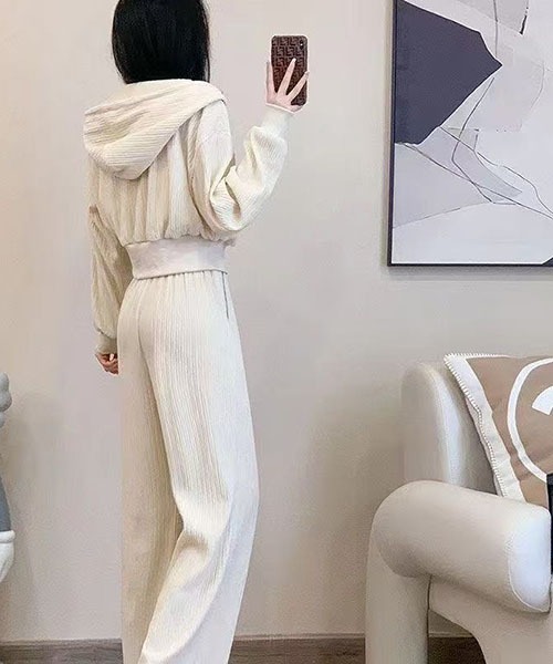 gossip！ロサンゼルス（ゴシップロサンゼルス）の「フード付きクロップドジャケット ハイウエストワイドパンツ セットアップ レディース 2 色展開（セットアップ・レディース・ブラック/オフホワイト・S/M）」の17枚目の写真