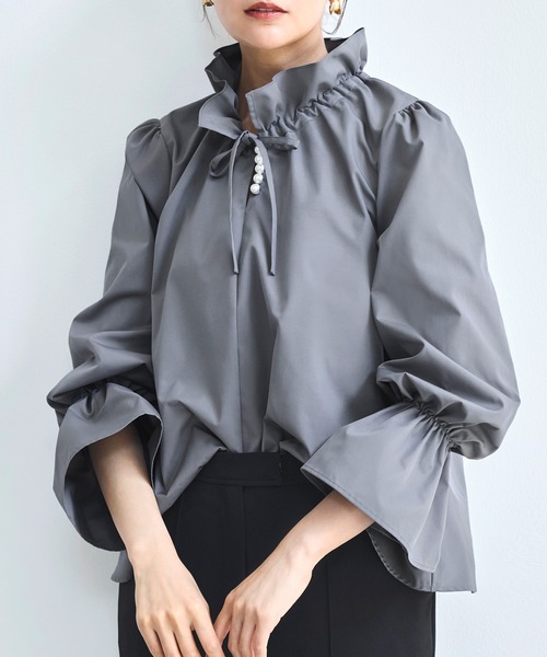 タグ付未使用♡2022年♡ルルウィルビー パールボタン フリル ブラウス 2 タグ付未使用♡2022年♡ルルウィルビー パールボタン フリル ブラウス 2