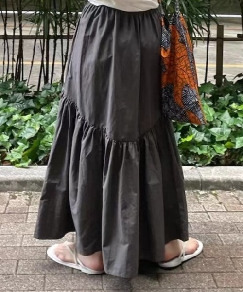cammie(キャミー)の「切替ギャザーロングフレアスカート(スカート・レディース・ブラック/オフホワイト/ダークグレー・F)」の15枚目の写真