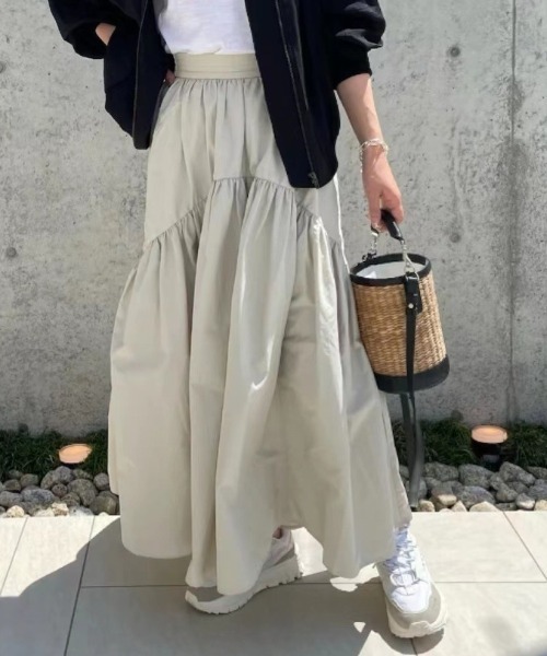 cammie(キャミー)の「切替ギャザーロングフレアスカート(スカート・レディース・ブラック/オフホワイト/ダークグレー・F)」の8枚目の写真