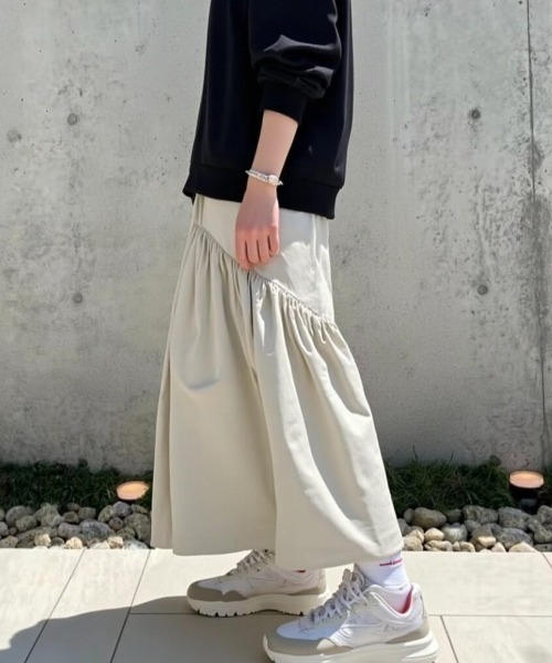 cammie(キャミー)の「切替ギャザーロングフレアスカート(スカート・レディース・ブラック/オフホワイト/ダークグレー・F)」の6枚目の写真
