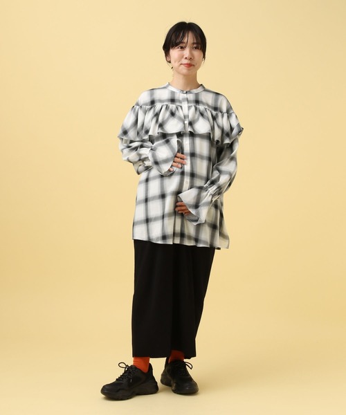 LEPSIM（レプシィム）の「【産前・産後対応】マタニティ／無地柄フリルブラウス　587109（マタニティウェア/グッズ・レディース・ブラウン/アイボリー/ブラック・ONE SIZE）」の11枚目の写真