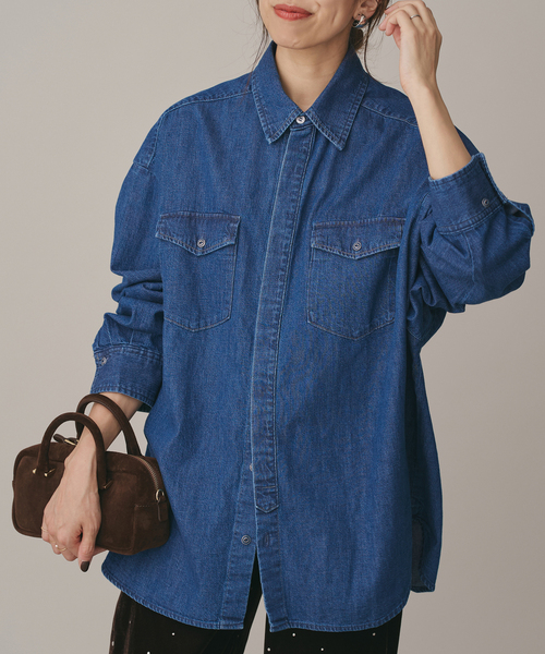 IENA（イエナ）の「ファインデニムドルマンワーカーズシャツ（シャツ/ブラウス・レディース・ブルー・FREE）」の3枚目の写真