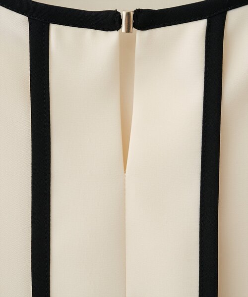 natural couture（ナチュラルクチュール）の「メタルホック付きパイピングブラウス（シャツ/ブラウス・レディース・ベージュ/ネイビー/アイボリー/ピンクベージュ/グレー・FREE）」の11枚目の写真