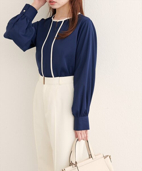 natural couture（ナチュラルクチュール）の「メタルホック付きパイピングブラウス（シャツ/ブラウス・レディース・ベージュ/ネイビー/アイボリー/ピンクベージュ/グレー・FREE）」の9枚目の写真