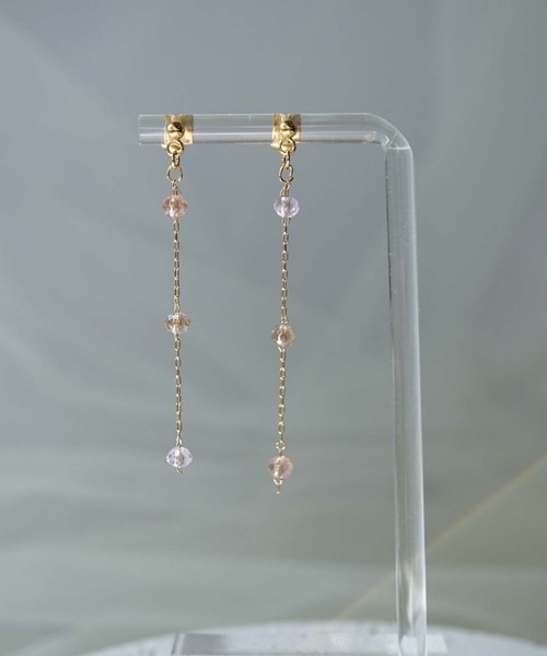 CERCA（チェルカ）の「saran jewelry/3つのガラスビーズ チェーン ピアス/アレルギー対応（ピアス（両耳用）・レディース・クリア/ホワイト×ブルー/ブラック/ピンク系その他・FREE）」の3枚目の写真