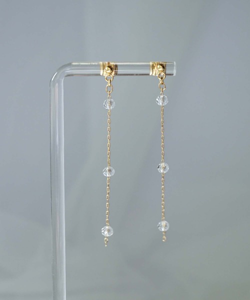 CERCA（チェルカ）の「saran jewelry/3つのガラスビーズ チェーン ピアス/アレルギー対応（ピアス（両耳用）・レディース・クリア/ホワイト×ブルー/ブラック/ピンク系その他・FREE）」の4枚目の写真