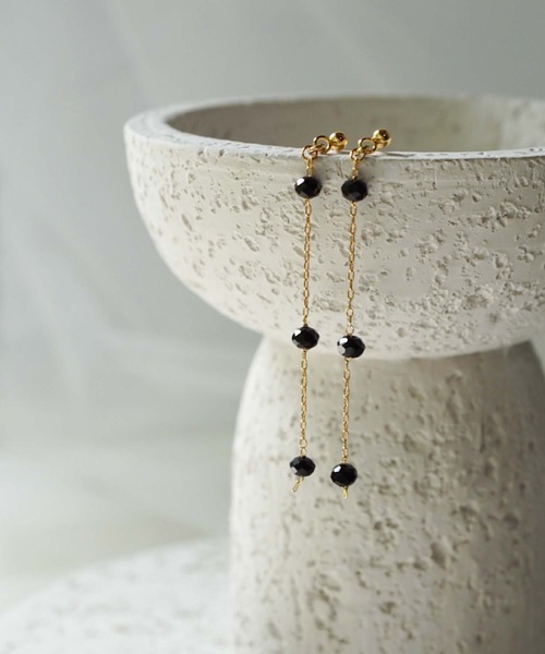 CERCA（チェルカ）の「saran jewelry/3つのガラスビーズ チェーン ピアス/アレルギー対応（ピアス（両耳用）・レディース・クリア/ホワイト×ブルー/ブラック/ピンク系その他・FREE）」の2枚目の写真