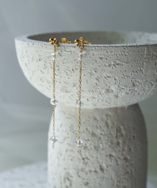 CERCA（チェルカ）の「saran jewelry/3つのガラスビーズ チェーン ピアス/アレルギー対応（ピアス（両耳用）・レディース・クリア/ホワイト×ブルー/ブラック/ピンク系その他・FREE）」の8枚目の写真