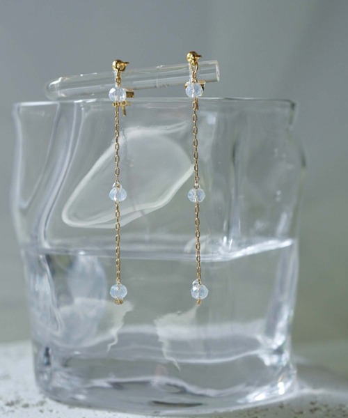 CERCA（チェルカ）の「saran jewelry/3つのガラスビーズ チェーン ピアス/アレルギー対応（ピアス（両耳用）・レディース・クリア/ホワイト×ブルー/ブラック/ピンク系その他・FREE）」の17枚目の写真