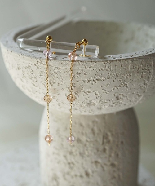 CERCA（チェルカ）の「saran jewelry/3つのガラスビーズ チェーン ピアス/アレルギー対応（ピアス（両耳用）・レディース・クリア/ホワイト×ブルー/ブラック/ピンク系その他・FREE）」の13枚目の写真
