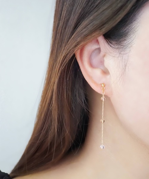 CERCA（チェルカ）の「saran jewelry/3つのガラスビーズ チェーン ピアス/アレルギー対応（ピアス（両耳用）・レディース・クリア/ホワイト×ブルー/ブラック/ピンク系その他・FREE）」の9枚目の写真