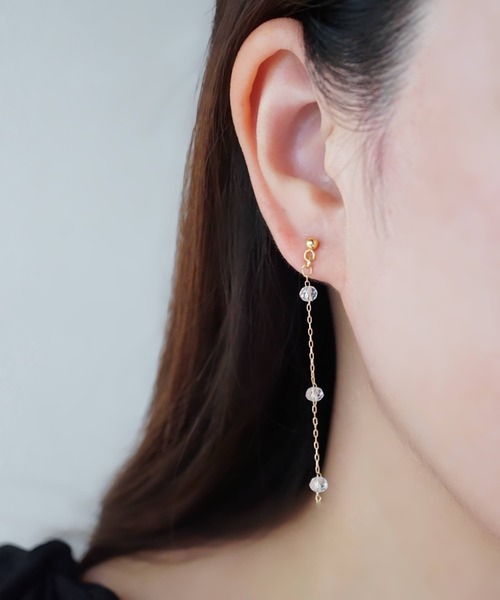 CERCA（チェルカ）の「saran jewelry/3つのガラスビーズ チェーン ピアス/アレルギー対応（ピアス（両耳用）・レディース・クリア/ホワイト×ブルー/ブラック/ピンク系その他・FREE）」の15枚目の写真