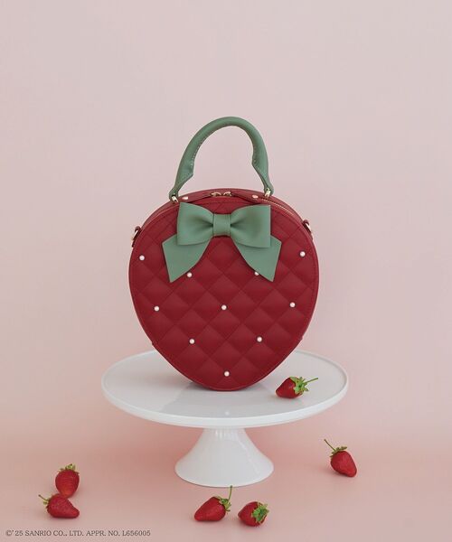 メゾンドフルール サンリオ　いちごショルダー　トートバッグ セット 限定 完売品 Maison de FLEUR いちごバッグ&チャームBOOK ＜ローソン・HMV